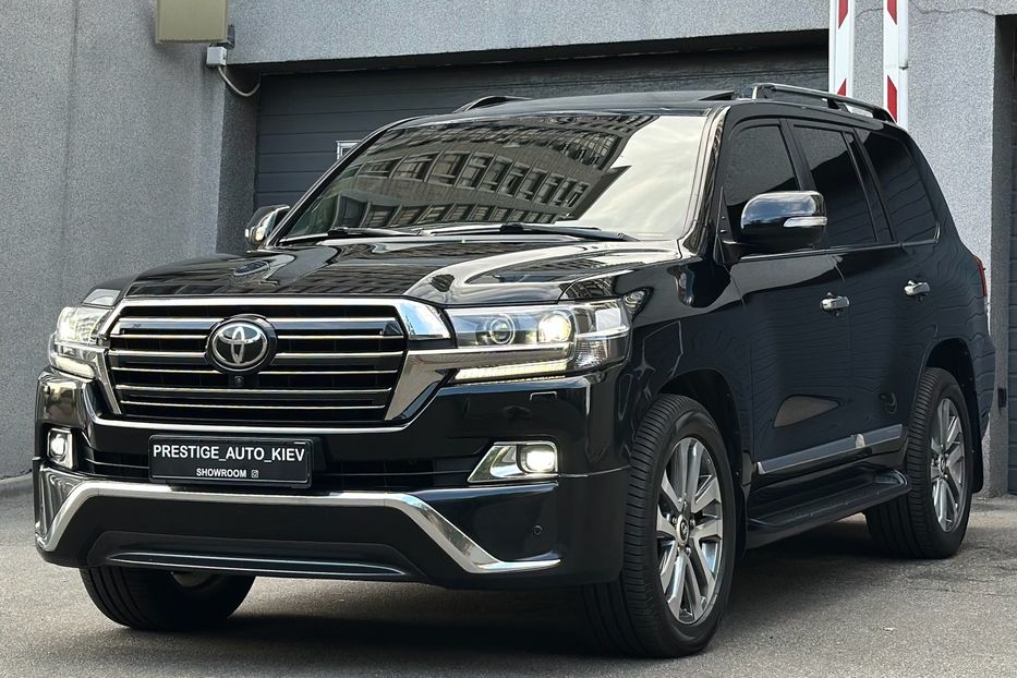 Продам Toyota Land Cruiser 200 4.5D SPECIAL EDITION 2017 года в Киеве