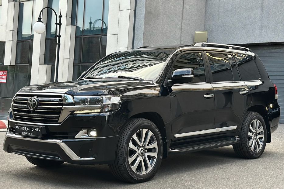 Продам Toyota Land Cruiser 200 4.5D SPECIAL EDITION 2017 года в Киеве