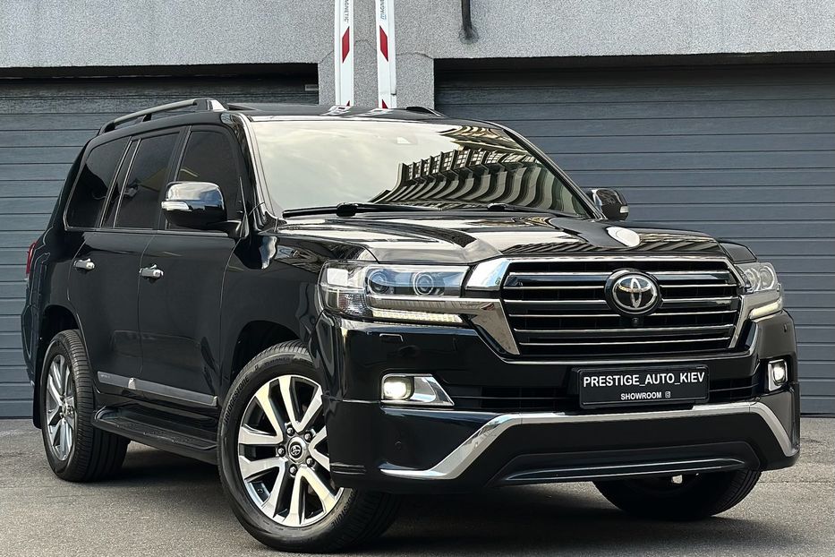 Продам Toyota Land Cruiser 200 4.5D SPECIAL EDITION 2017 года в Киеве