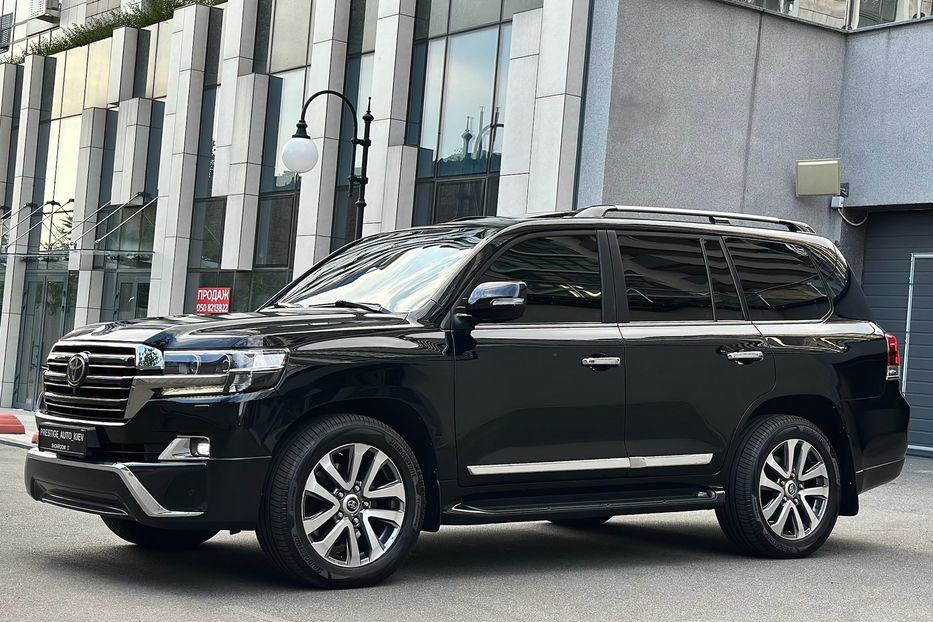 Продам Toyota Land Cruiser 200 4.5D SPECIAL EDITION 2017 года в Киеве