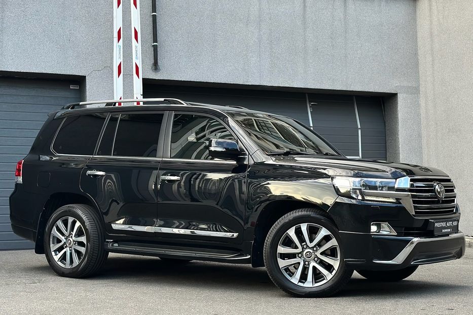 Продам Toyota Land Cruiser 200 4.5D SPECIAL EDITION 2017 года в Киеве