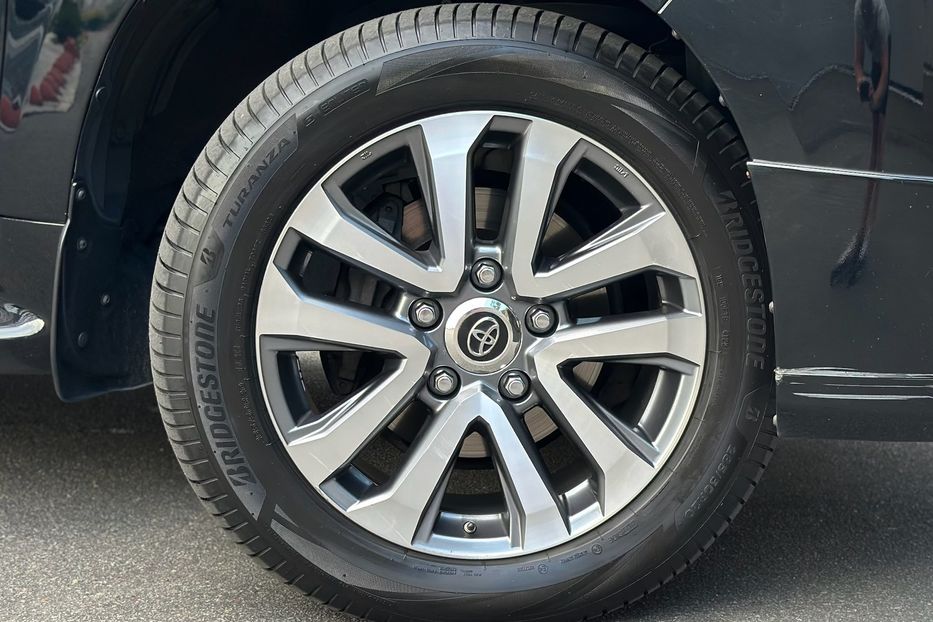 Продам Toyota Land Cruiser 200 4.5D SPECIAL EDITION 2017 года в Киеве