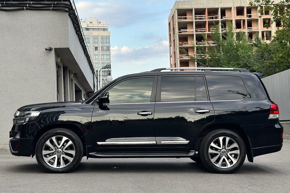 Продам Toyota Land Cruiser 200 4.5D SPECIAL EDITION 2017 года в Киеве
