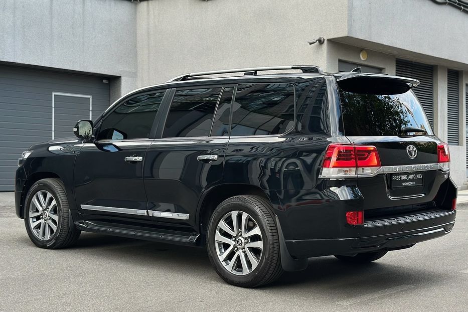 Продам Toyota Land Cruiser 200 4.5D SPECIAL EDITION 2017 года в Киеве