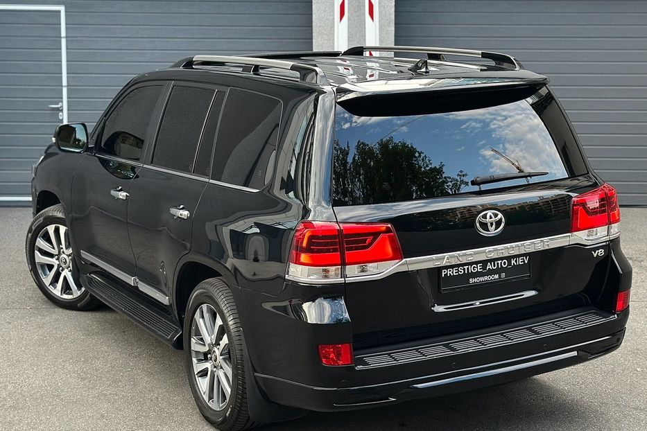 Продам Toyota Land Cruiser 200 4.5D SPECIAL EDITION 2017 года в Киеве