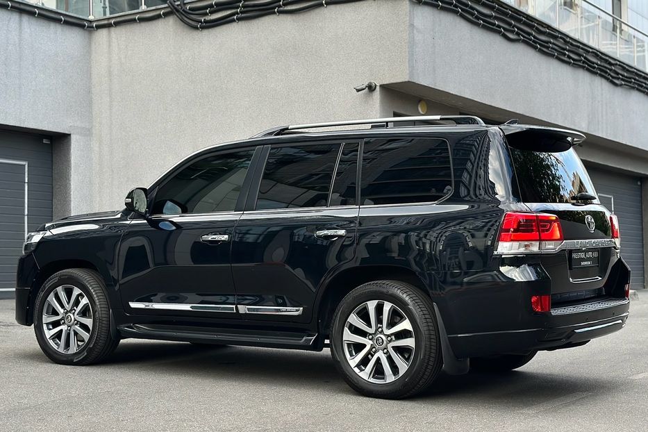 Продам Toyota Land Cruiser 200 4.5D SPECIAL EDITION 2017 года в Киеве