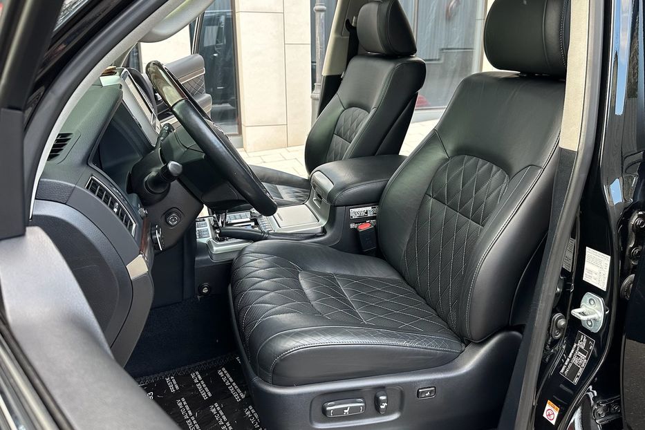 Продам Toyota Land Cruiser 200 4.5D SPECIAL EDITION 2017 года в Киеве