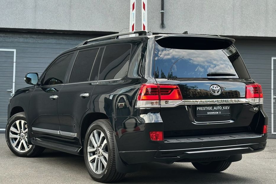 Продам Toyota Land Cruiser 200 4.5D SPECIAL EDITION 2017 года в Киеве