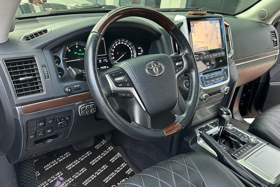 Продам Toyota Land Cruiser 200 4.5D SPECIAL EDITION 2017 года в Киеве