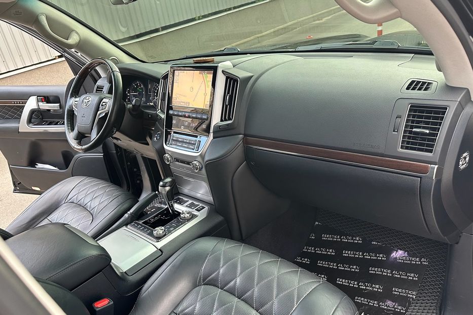 Продам Toyota Land Cruiser 200 4.5D SPECIAL EDITION 2017 года в Киеве