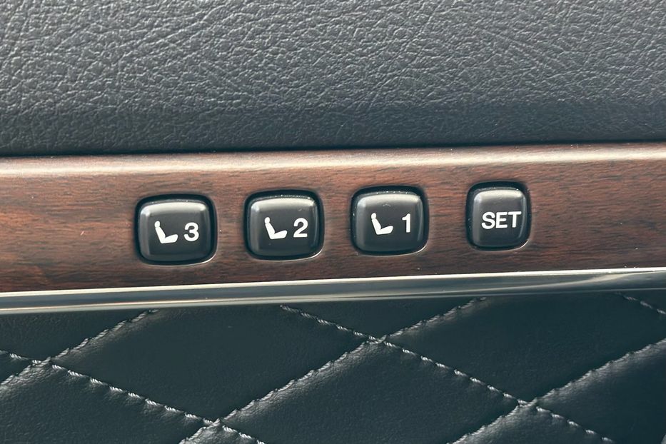 Продам Toyota Land Cruiser 200 4.5D SPECIAL EDITION 2017 года в Киеве
