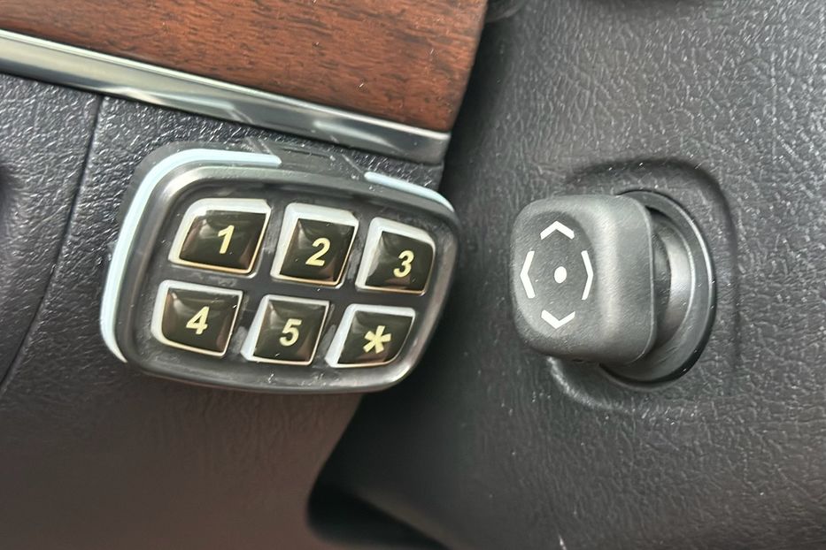 Продам Toyota Land Cruiser 200 4.5D SPECIAL EDITION 2017 года в Киеве