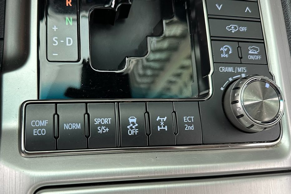 Продам Toyota Land Cruiser 200 4.5D SPECIAL EDITION 2017 года в Киеве