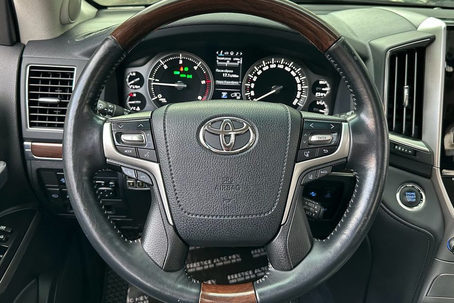 Продам Toyota Land Cruiser 200 4.5D SPECIAL EDITION 2017 года в Киеве