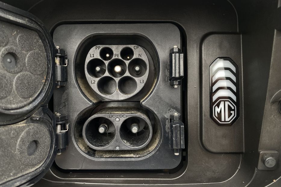 Продам MG 3 51 kWh 130кВт 172 к.с. 2022 года в Львове
