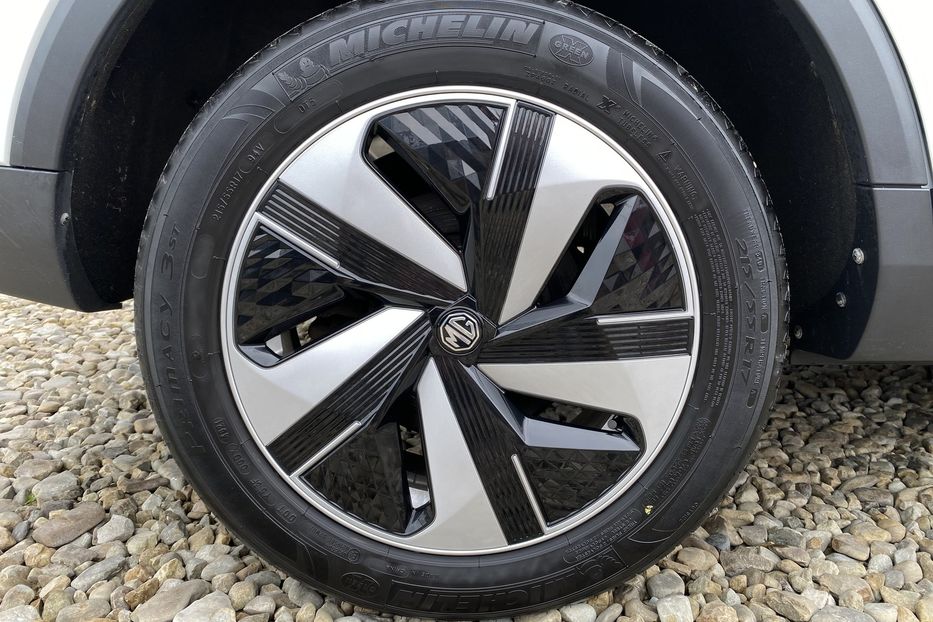 Продам MG 3 51 kWh 130кВт 172 к.с. 2022 года в Львове