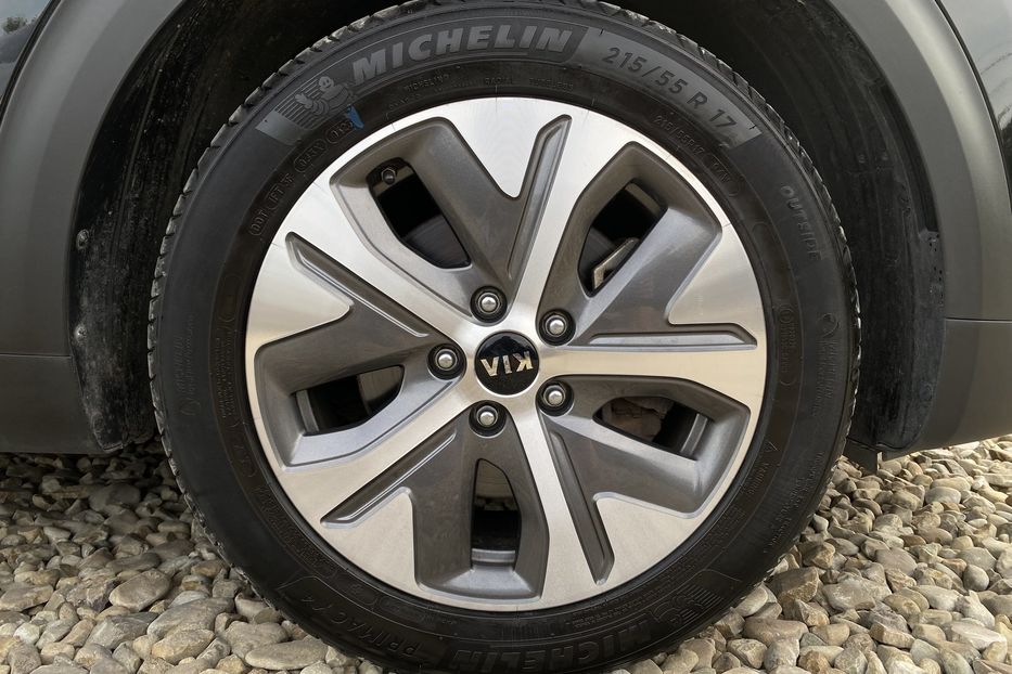 Продам Kia Niro 64кВтМакс.комплектаціяК-тколіс 2021 года в Львове