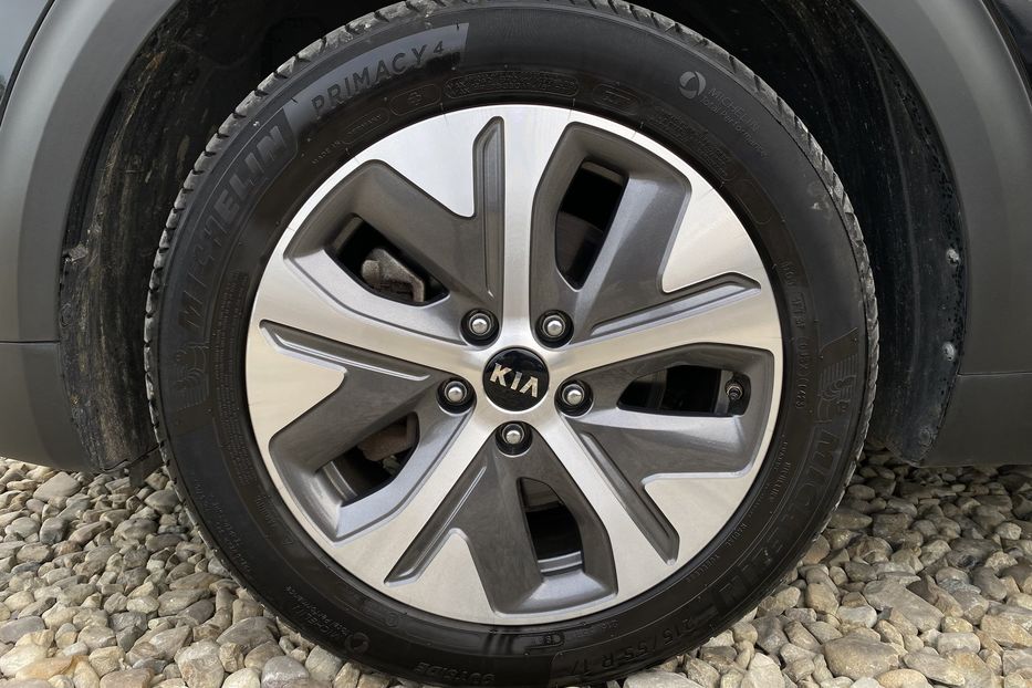 Продам Kia Niro 64кВтМакс.комплектаціяК-тколіс 2021 года в Львове