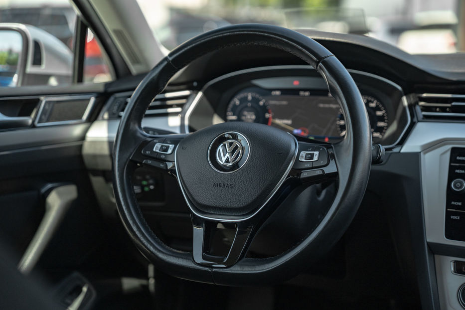 Продам Volkswagen Passat B8 2018 года в Черновцах