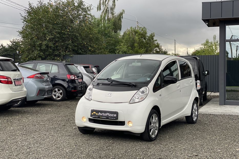 Продам Peugeot iOn 2014 года в Луцке