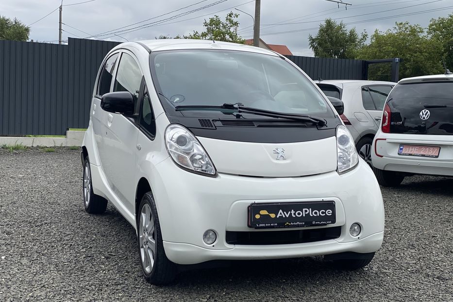 Продам Peugeot iOn 2014 года в Луцке