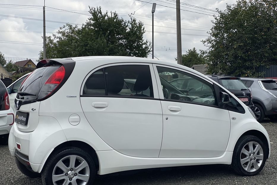 Продам Peugeot iOn 2014 года в Луцке