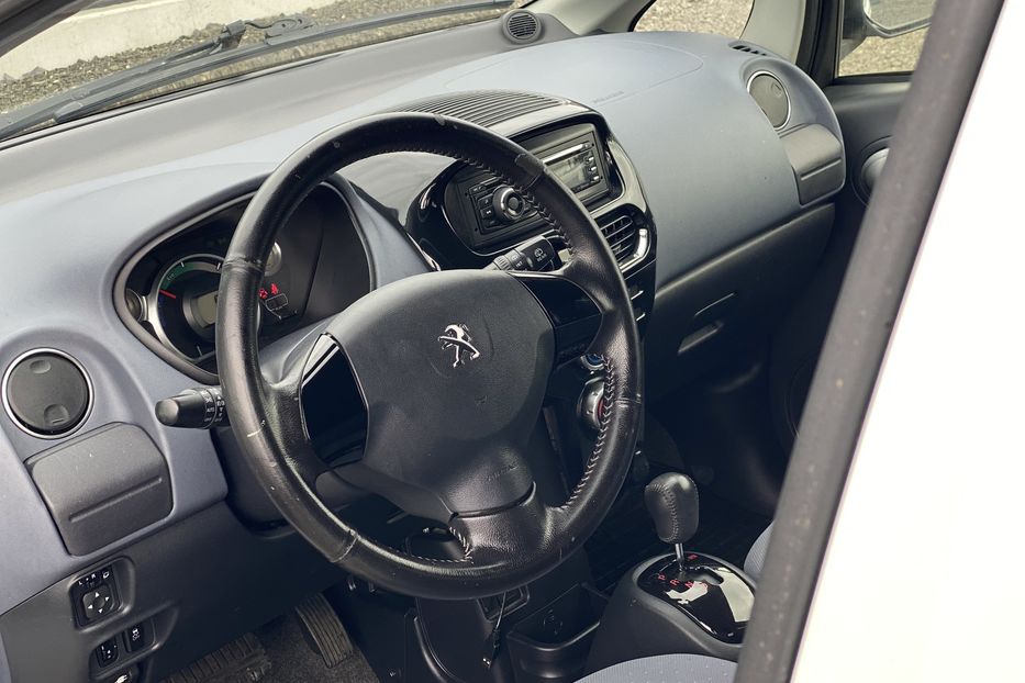 Продам Peugeot iOn 2014 года в Луцке