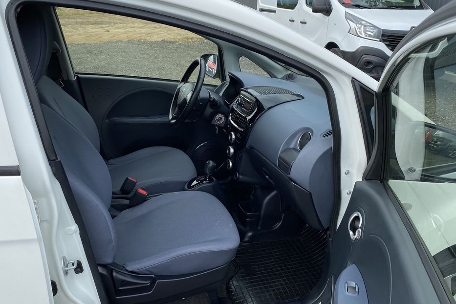 Продам Peugeot iOn 2014 года в Луцке