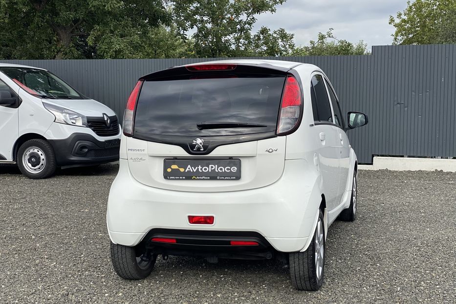 Продам Peugeot iOn 2014 года в Луцке