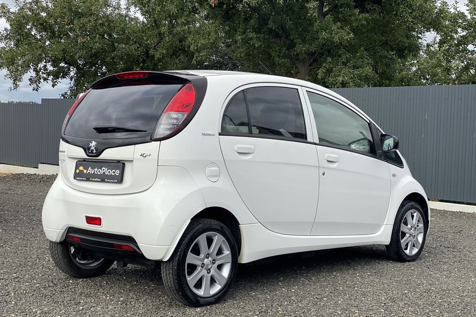 Продам Peugeot iOn 2014 года в Луцке