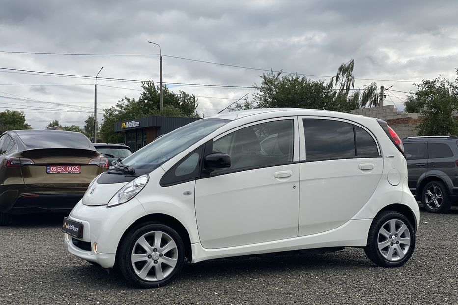 Продам Peugeot iOn 2014 года в Луцке