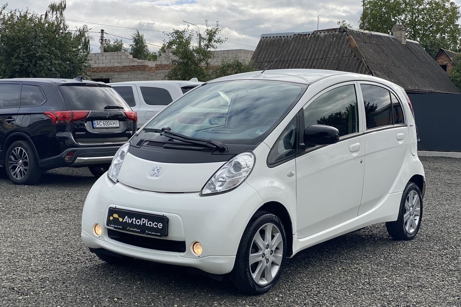 Продам Peugeot iOn 2014 года в Луцке