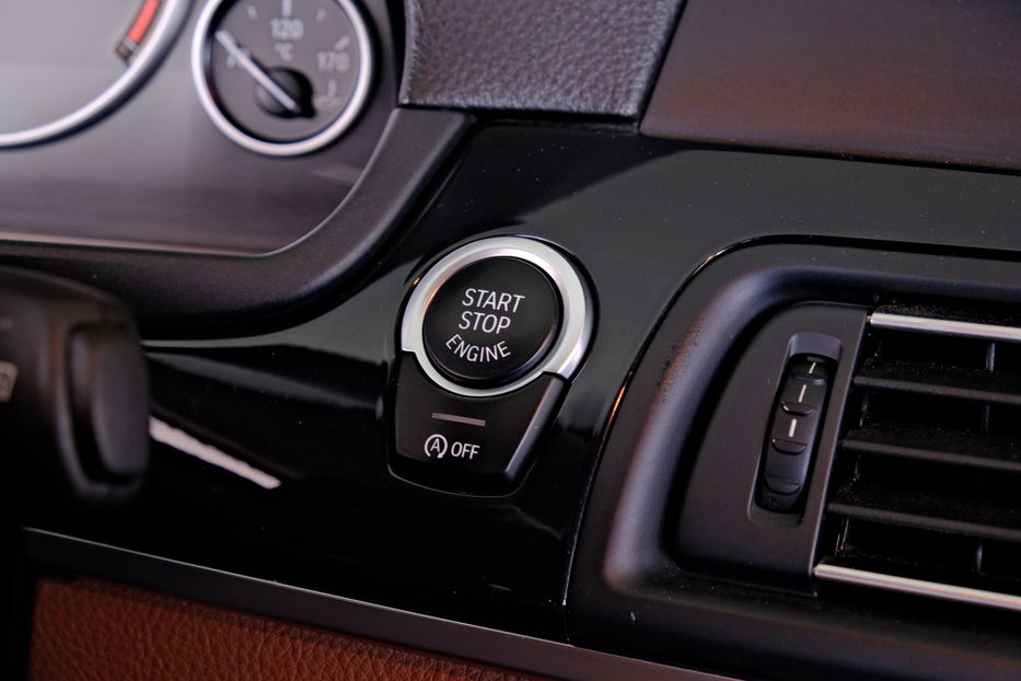 Продам BMW 520 2013 года в Одессе