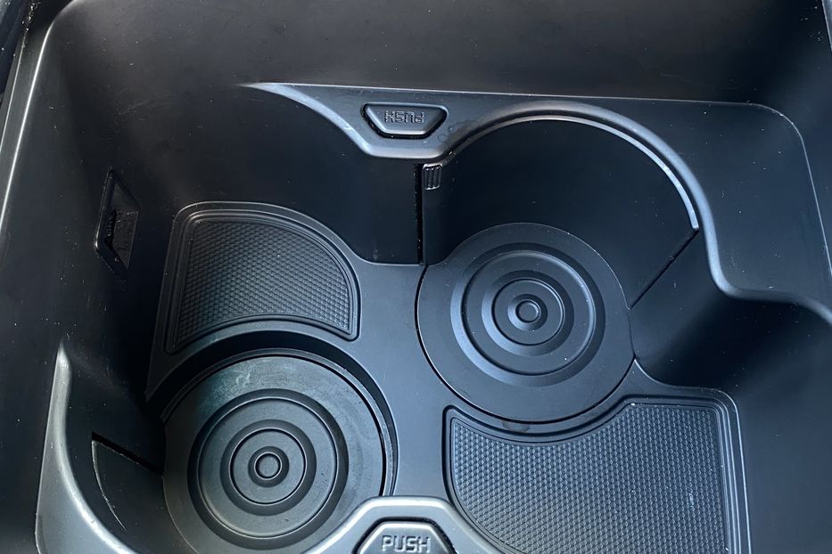 Продам Kia Niro 64 кВт Макс. комплектація 2020 года в Львове