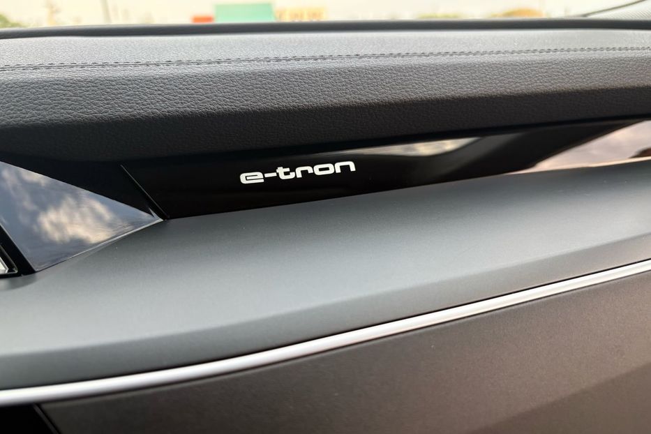 Продам Audi E-Tron 300 kW (409 PS) LED NAV KLIM 2020 года в Львове