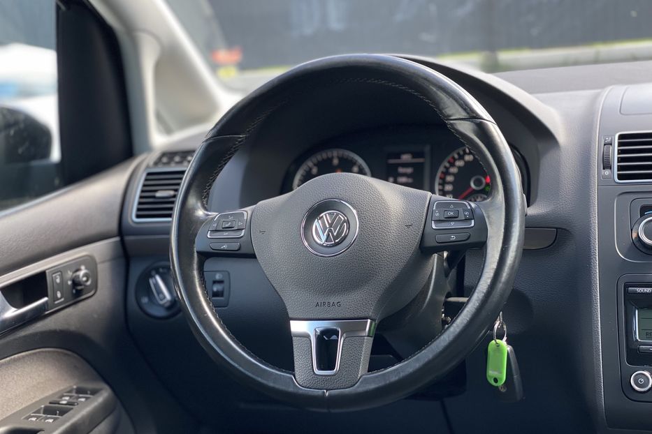 Продам Volkswagen Touran 2010 года в Луцке