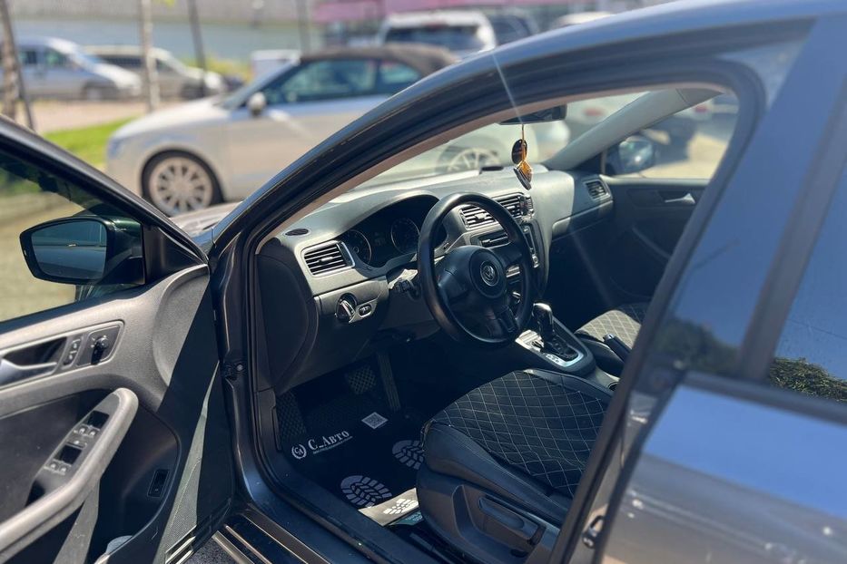 Продам Volkswagen Jetta 2012 года в Черновцах