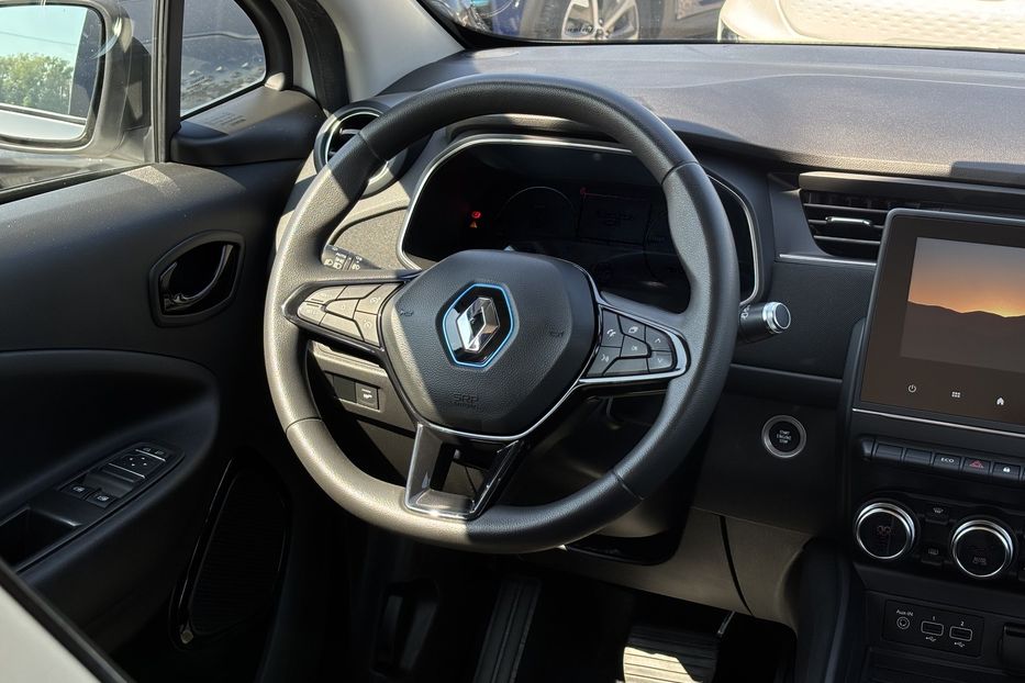 Продам Renault Zoe 51 кВт  2020 года в Львове