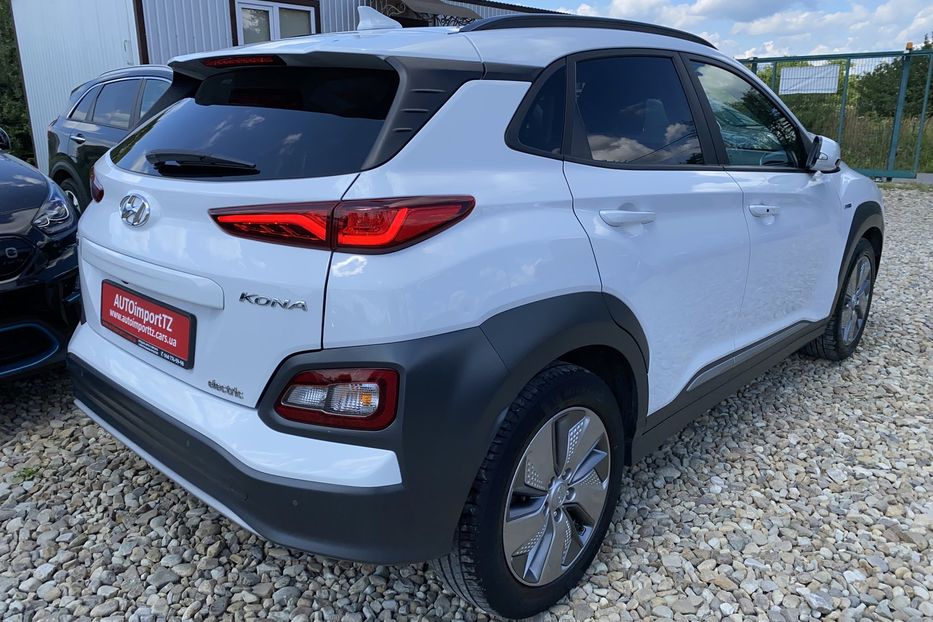 Продам Hyundai Kona 64 кВт Макс. комплектація Люк 2020 года в Львове