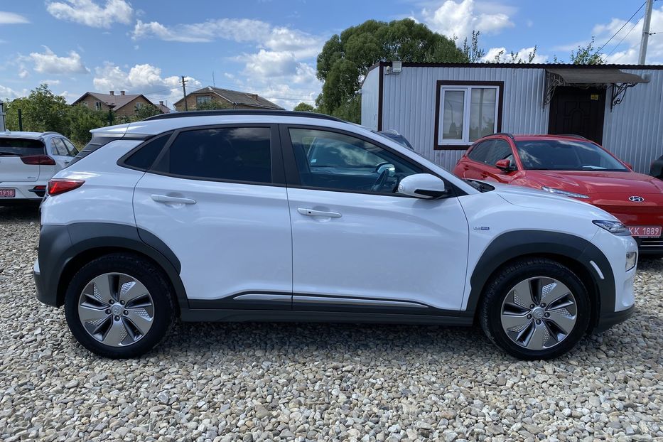 Продам Hyundai Kona 64 кВт Макс. комплектація Люк 2020 года в Львове