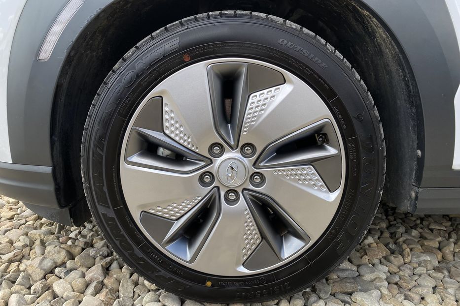 Продам Hyundai Kona 64 кВт Макс. комплектація Люк 2020 года в Львове