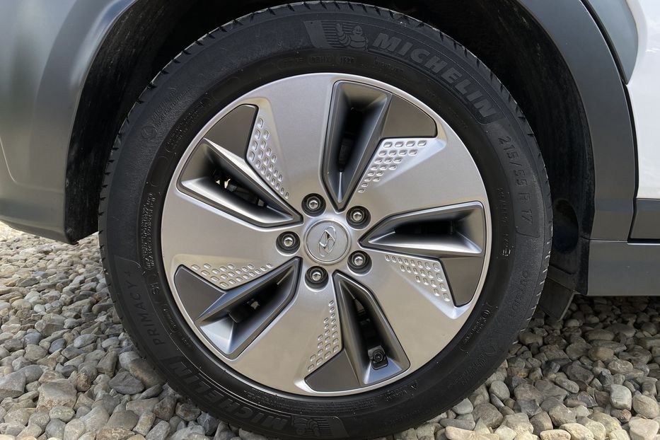 Продам Hyundai Kona 64 кВт Макс. комплектація Люк 2020 года в Львове