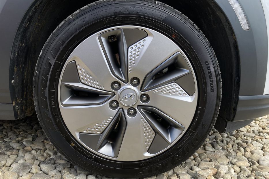 Продам Hyundai Kona 64 кВт Макс. комплектація Люк 2020 года в Львове