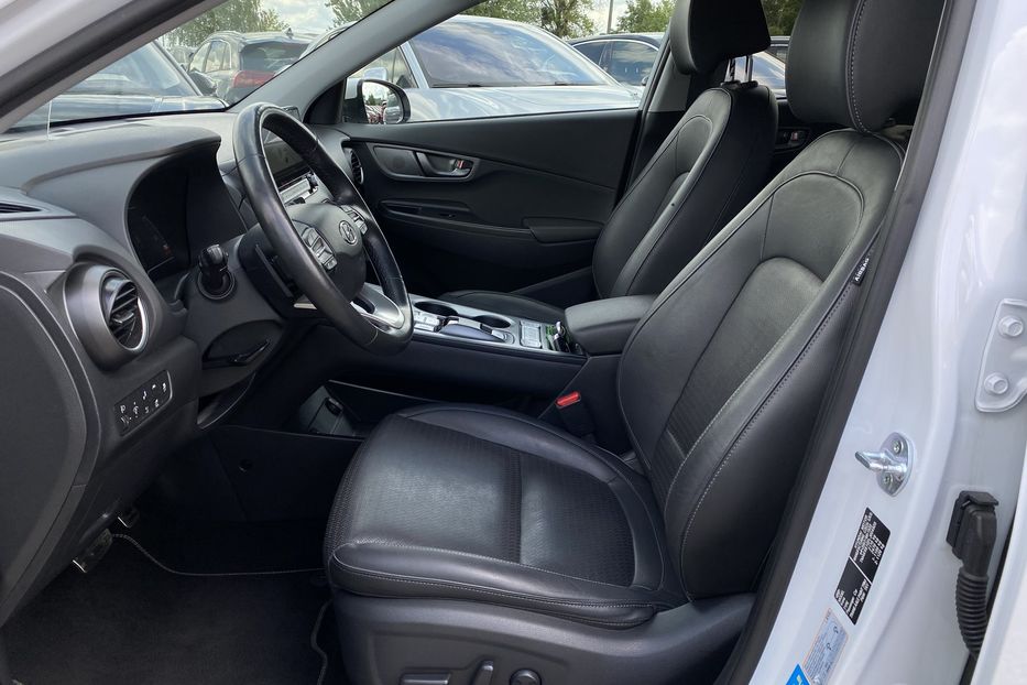 Продам Hyundai Kona 64 кВт Макс. комплектація Люк 2020 года в Львове