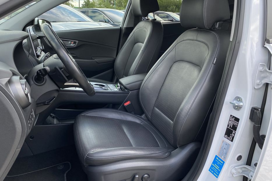 Продам Hyundai Kona 64 кВт Макс. комплектація Люк 2020 года в Львове