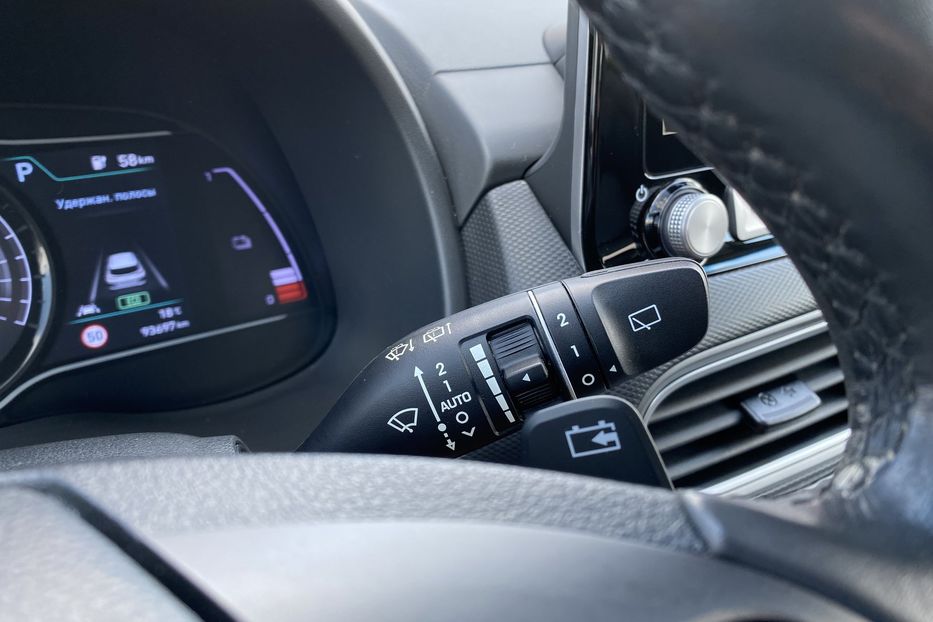 Продам Hyundai Kona 64 кВт Макс. комплектація Люк 2020 года в Львове