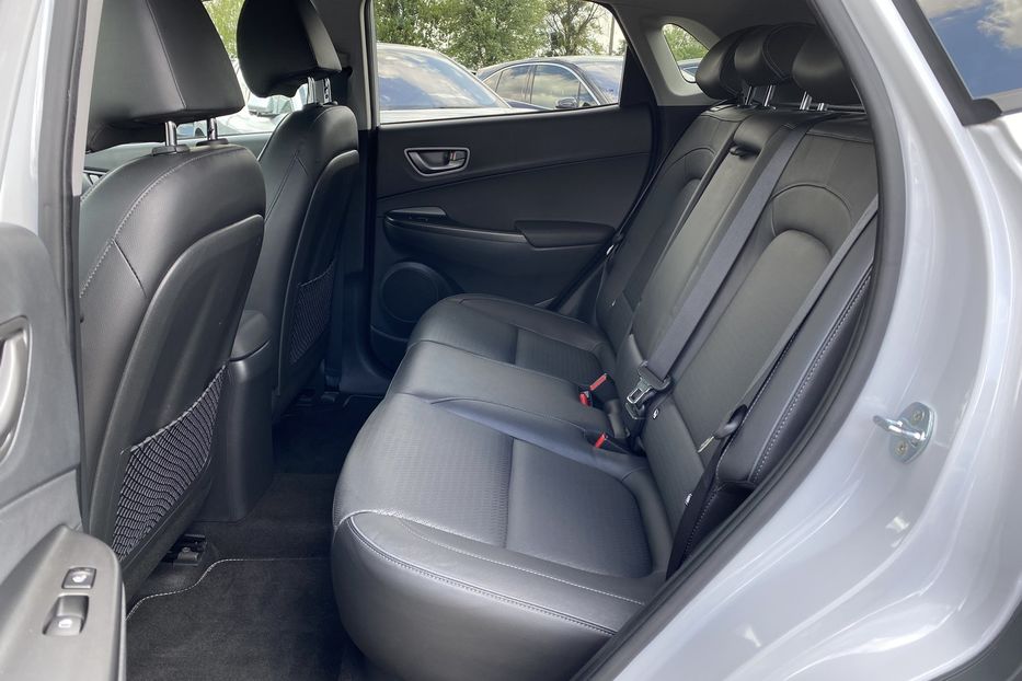 Продам Hyundai Kona 64 кВт Макс. комплектація Люк 2020 года в Львове