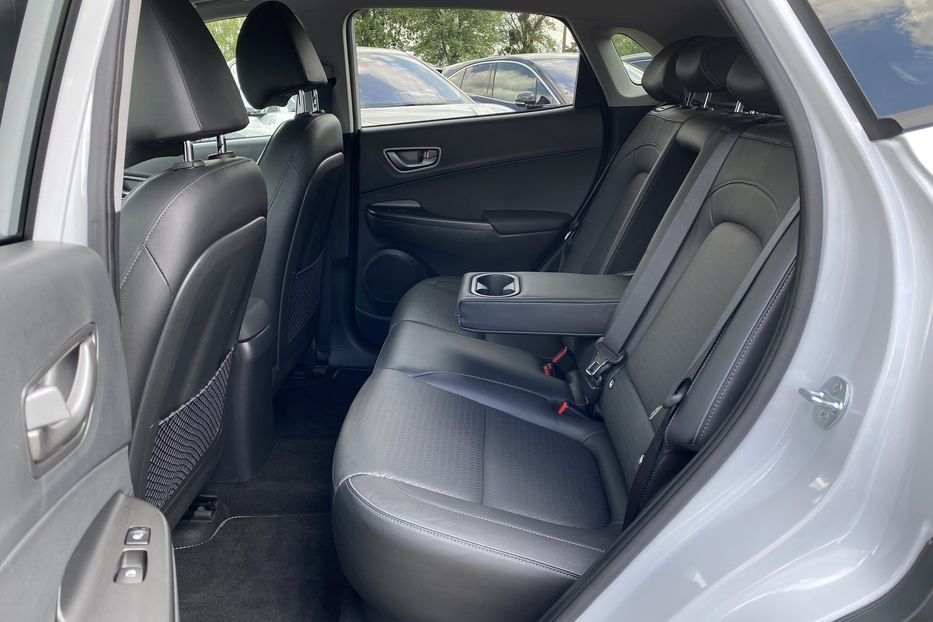 Продам Hyundai Kona 64 кВт Макс. комплектація Люк 2020 года в Львове