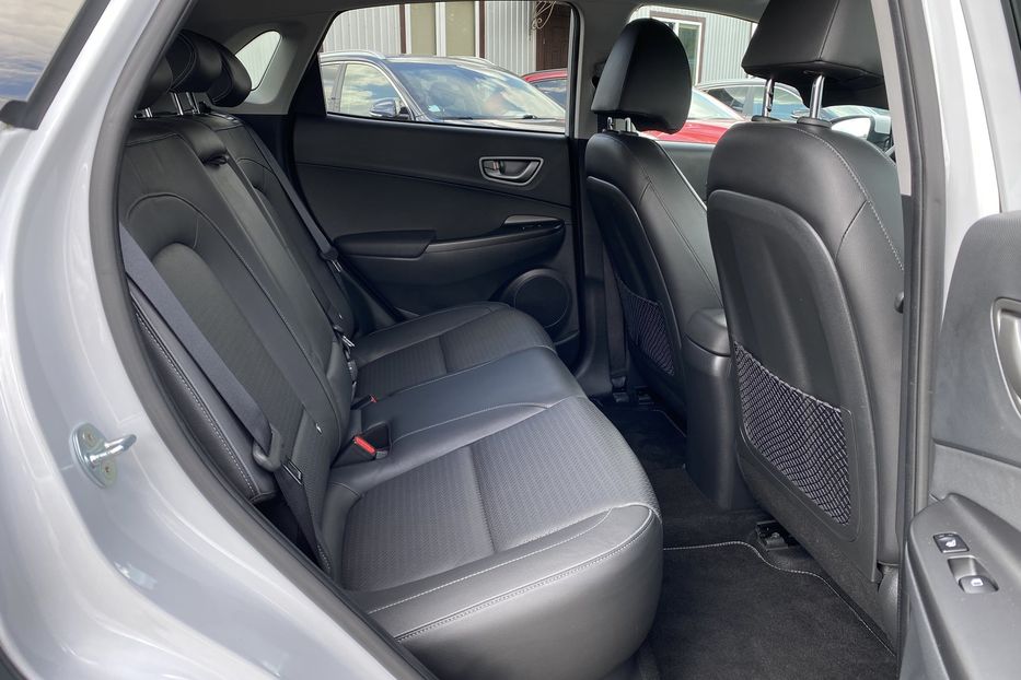 Продам Hyundai Kona 64 кВт Макс. комплектація Люк 2020 года в Львове