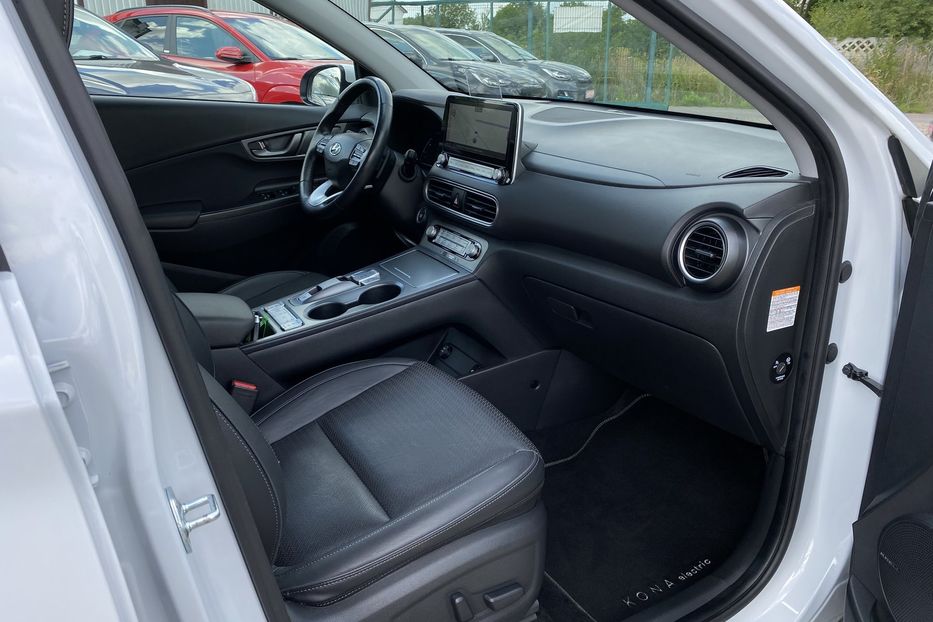 Продам Hyundai Kona 64 кВт Макс. комплектація Люк 2020 года в Львове